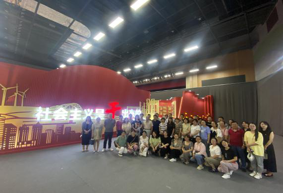 自治區(qū)寧安醫(yī)院組織黨員干部觀看深入學(xué)習(xí)貫徹習(xí)近平總書記視察寧夏重要講話精神“社會主義是干出來的”實踐成果展